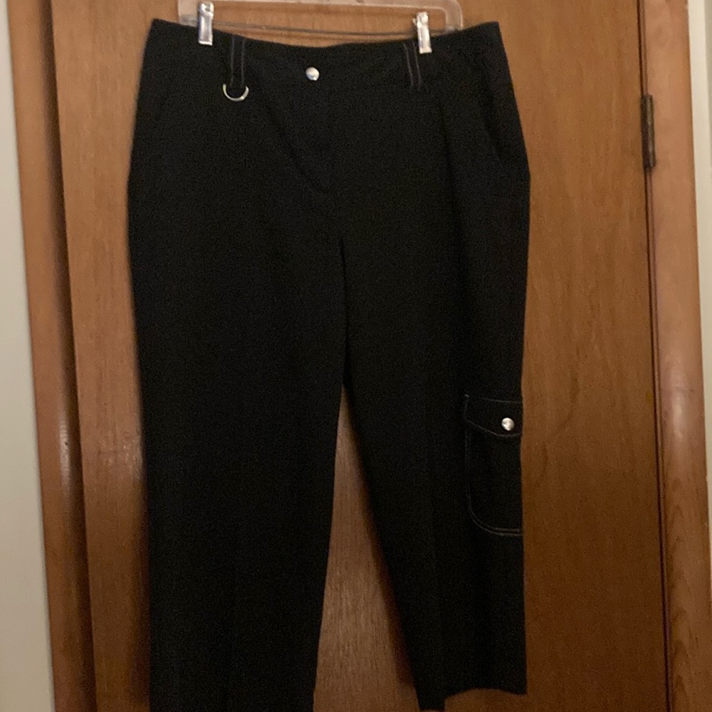 Larry Levine Black Ankle Cropped Pants